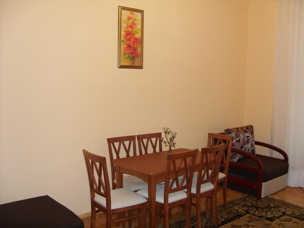 Apartment Viatores Lviv Ngoại thất bức ảnh